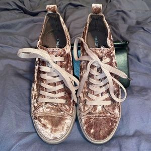 Maurices size 71/2 crushed light pink velvet shoes